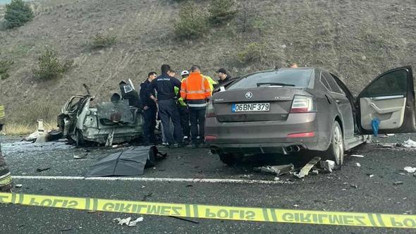 Ankara'da iki otomobil çarpıştı: 5 ölü