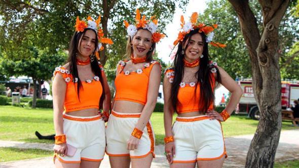 Uluslararası Portakal Çiçeği Karnavalı'nda rengarenk görüntüler