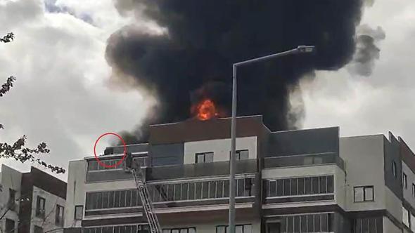 8 katlı apartmandaki yangında mahsur kalan 2 kişi kurtarıldı; o anlar kamerada