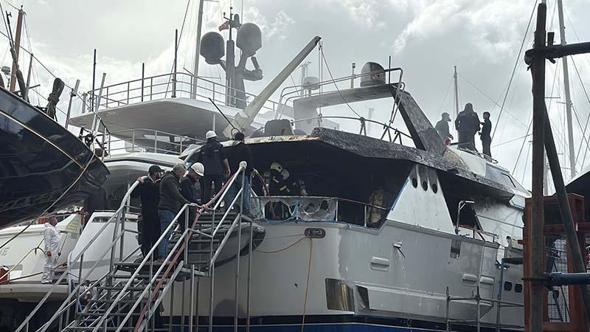 Eski kulüp başkanına ait motoryat, tersanede yandı