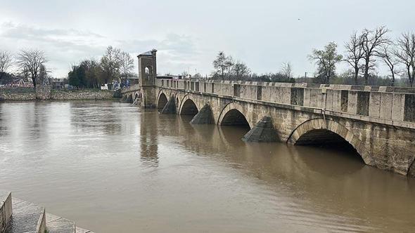 Edirne’de su seviyesi yükselen Tunca ve Meriç'te ‘sarı alarm’ uyarısı devam ediyor
