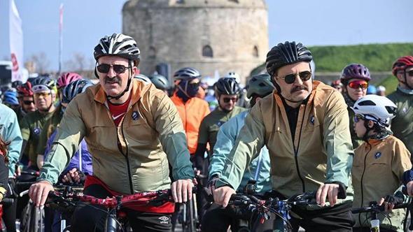Çanakkale'de pedallar 'şehitlere saygı' için çevrildi