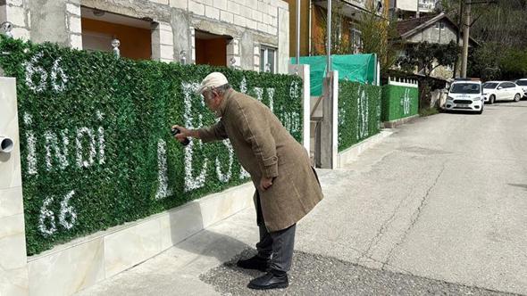 ‘Ben Mesih'im’ deyip, evinin çatısına ve çitlerine yazılar yazdı
