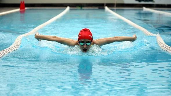 Su korkusunu yenmek için başladığı yüzmede Türkiye 3’üncüsü oldu