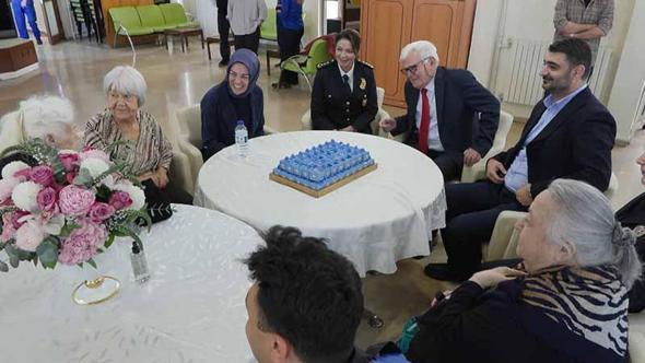 Polis Teşkilatı'nın 181'inci yılında Etiler Huzurevi'nde kalan emekli personele ziyaret