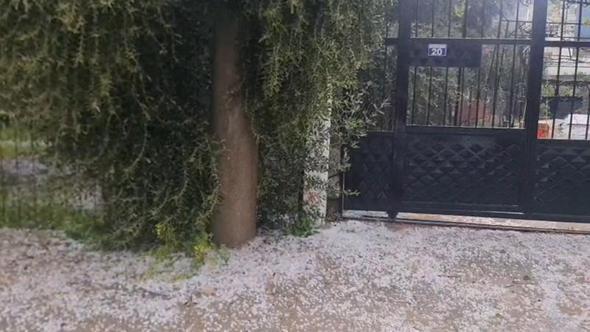 Osmaniye'de sağanak ve dolu yağışı; cadde ve sokaklar beyaza büründü