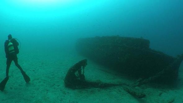 Çanakkale'de batırılan HMS Triumph zırhlısının enkazından, 110 yıl sonra denizci feneri çıkarıldı