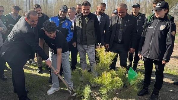 Vali Taşolar, liseli Muhammed Deniz’in isteğine duyarsız kalmadı