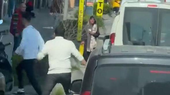 Beyoğlu'nda tartıştığı motosikletliyi bıçaklayan minibüs şoforü kamerada