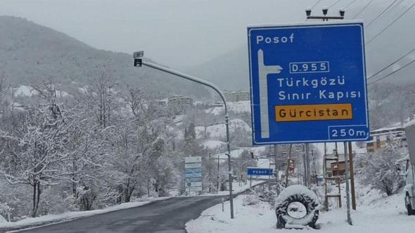 Kar yağışı nedeniyle Ilgar Geçidi ulaşıma kapandı