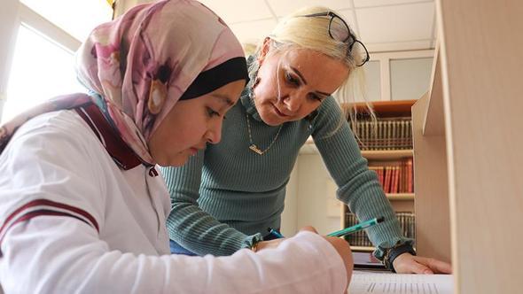 Diyarbakır'da gönüllü kadın öğretmenler, kırsaldaki 119 genç kızı YKS’ye hazırlıyor