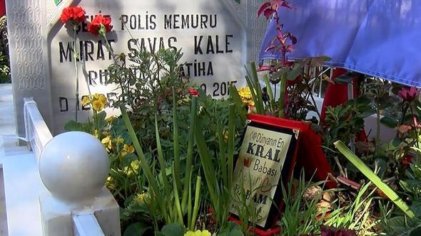 Şehit polisin mezarındaki ‘dünyanın en kral babası’ yazılı plaket duygulandırdı