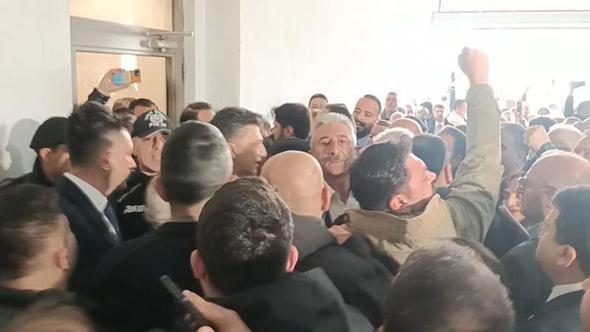 Bursa Büyükşehir Belediyesi'nde başkan vekili seçimi öncesi arbede