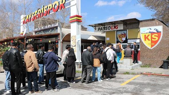 Kayserispor taraftarlarından Fenerbahçe maçının biletlerine büyük ilgi
