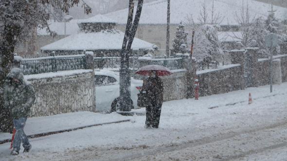 Karlıova’da kar yağışı