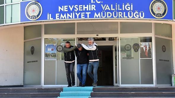 Midelerinde uyuşturucuyla yakalanan 2 şüpheli tutuklandı