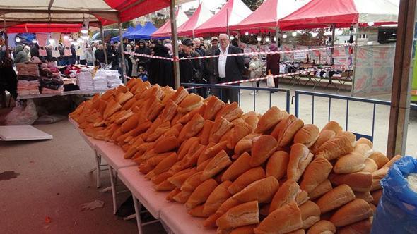 Kocaeli'de festivalde 5 ton hamsi dağıtıldı