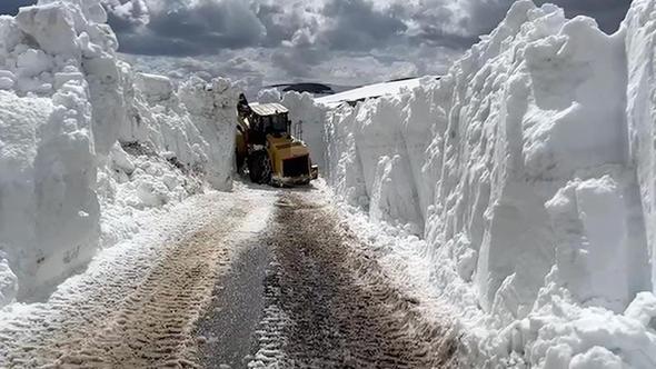 Nisan ayında 4 metre karla mücadele