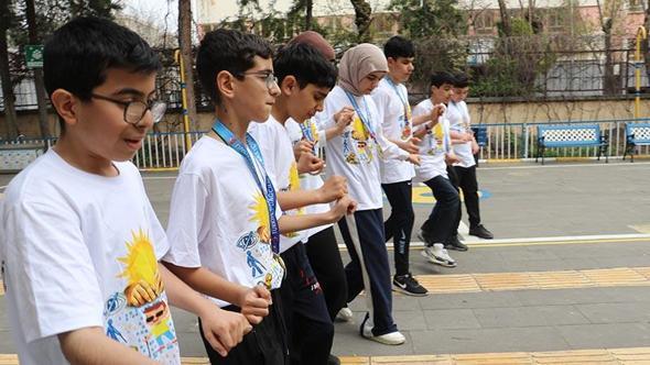 Para Tırmanış Şampiyonası’ndan 11 madalya ile dönüp, başarılarını halay çekerek kutladılar