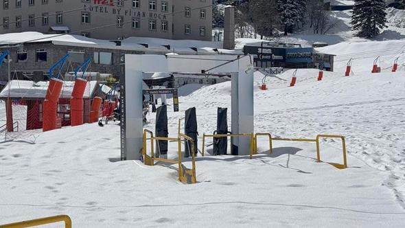 Uludağ'da kar var, tatilci yok