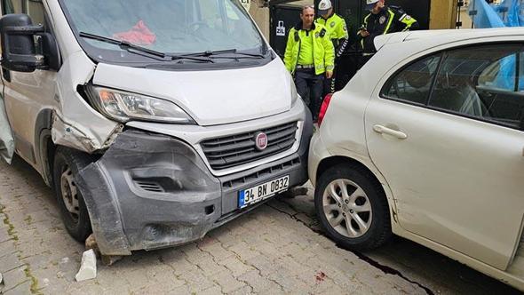 Freni boşaldığı öne sürülen minibüsün çarptığı 1’i çocuk, 2 kişi yaralandı