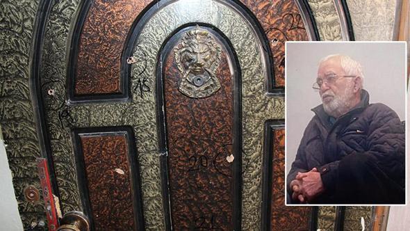 Evin kapısına 24 el ateş etti, eski kayınpederini öldürdü
