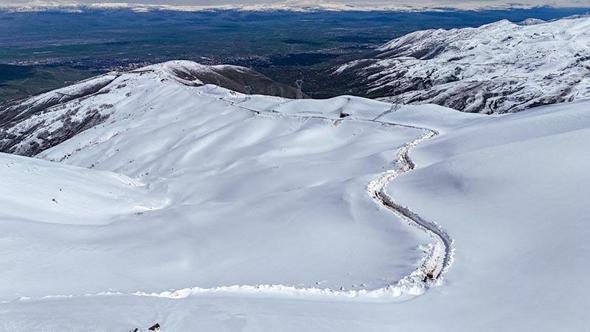 Muş'ta nisan ayı ortasında karla mücadele