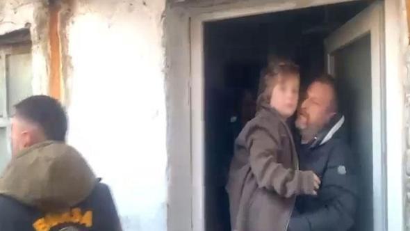 Harabe evde bulunan ve 'Geçici Koruma Kimlik Belgesi' çıkarılan Nazar, ilkokula başlayacak