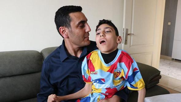 Seremoniye çıkma hayali gerçekleşen SP’li Halim’in babası: Mutluluğu her şeye bedeldi