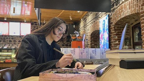 Kayak kazasında çenesi kırıldı, tedavi sürecinde hayali olan kitabı yazdı