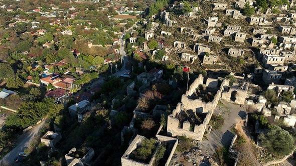 Muğla'nın 'hayalet köyü' dronla görüntülendi