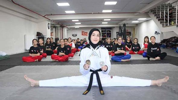 Salondaki çocukları izleyip tekvandoya başlayan işitme engelli Fatma’nın hedefi Avrupa şampiyonluğu