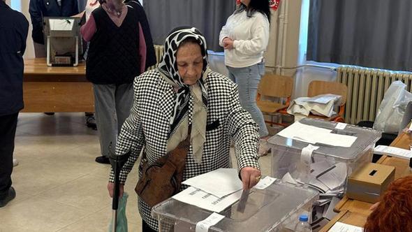 Bulgaristan’daki erken seçim için Trakya’daki çifte vatandaşlar sandık başına gitti