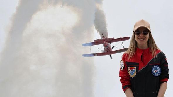 Türkiye’nin ilk profesyonel kadın akrobasi pilotundan çocuklara özel gösteri