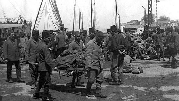 Çanakkale Savaşları sırasında yaralıların tedavisi için birçok okul hastaneye çevrilmiş