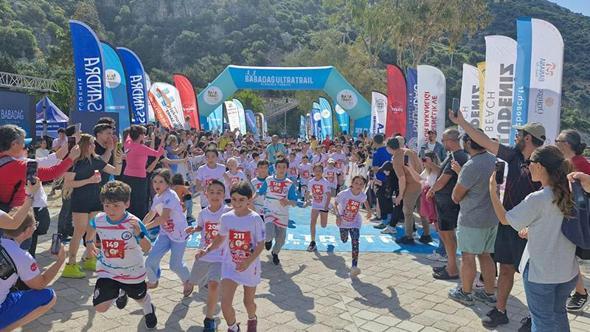 23 Nisan’a özel koşuda çocuklar maratonun yıldızı oldu