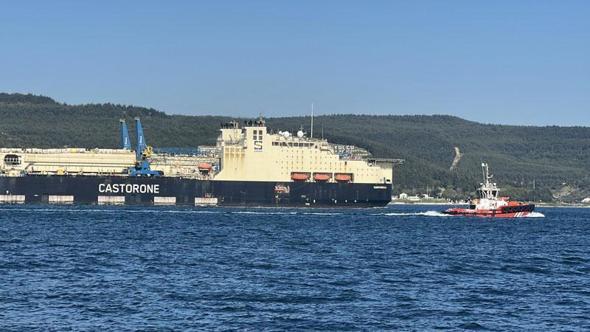 Boru döşeme gemisi, Çanakkale Boğazı'ndan geçti