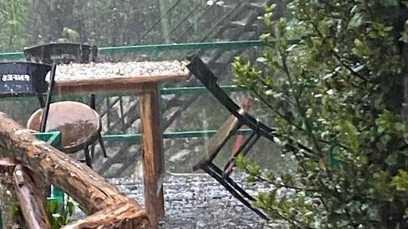 Osmaniye'de yüksek kesimlerinde dolu ve sağanak etkili oldu