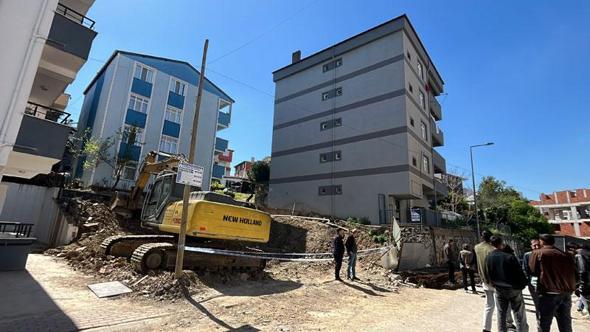 Temel kazısında toprak kaydı; 5 katlı apartman tahliye edildi