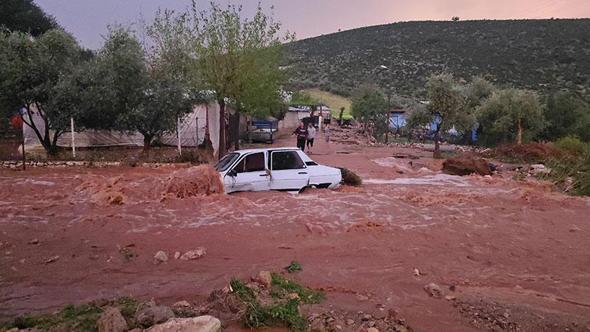 Adana'da sağanak sele neden oldu; 1 ölü