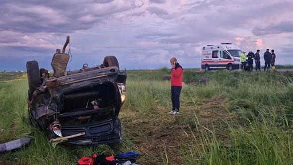 Diyarbakır'da tarlaya savrulan otomobildeki 7'si çocuk 11 kişi yaralandı