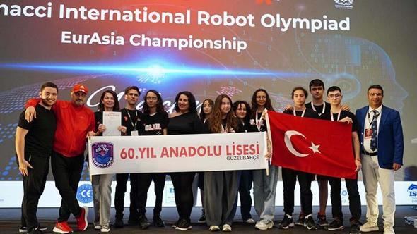 Akran eğitimiyle kurulan lise robotik takımı, Dünya Şampiyonası'nda