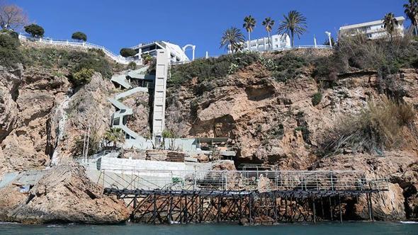 Falezlerdeki işgallerden 16'sına yıkım kararı