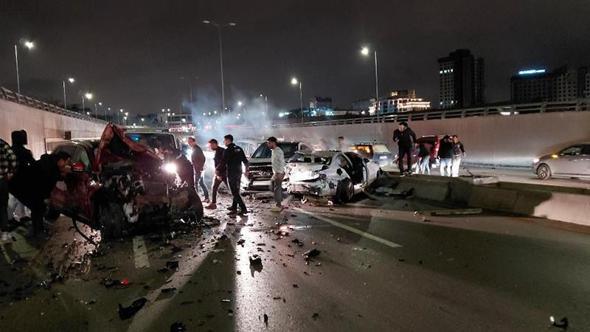 Ankara'da 4 aracın karıştığı zincirleme kazada 8 kişi yaralandı