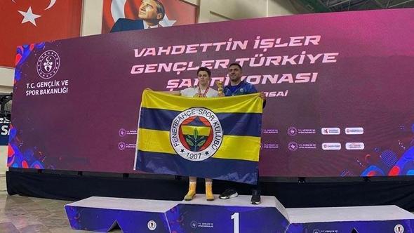 11 yıl önce televizyonda izleyip başladığı boksta Türkiye şampiyonu oldu