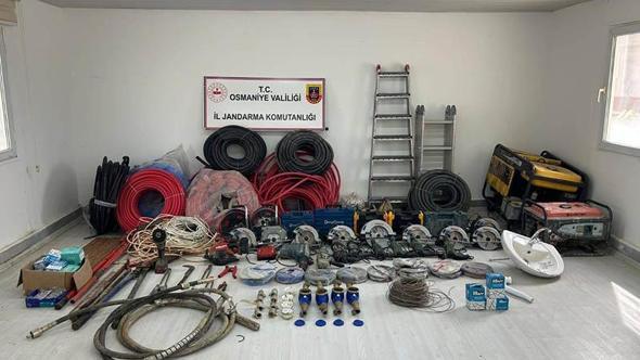 Depremzedelerin köy evlerinden 11 milyon değerinde malzeme çaldılar