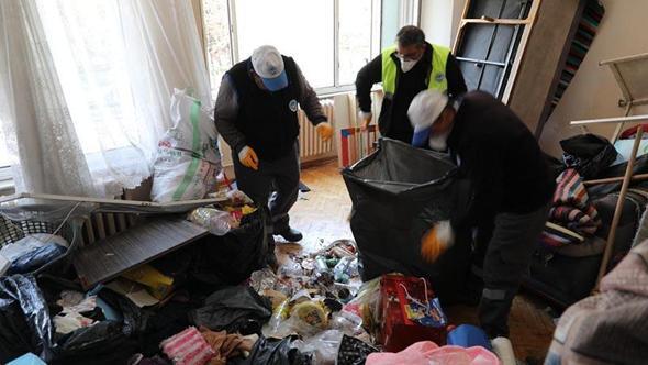 Eskişehir’de evden 5 kamyon çöp çıktı