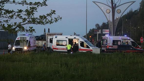 Rize’de otomobil kamyona çarptı; 1’i bebek, 6 yaralı