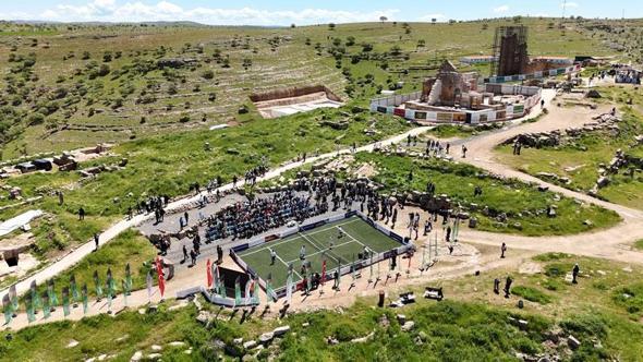 Tarihi Zerzevan Kalesi’nde, 2’nci Zerzevan Cup Tenis Turnuvası'nın lansmanı düzenlendi