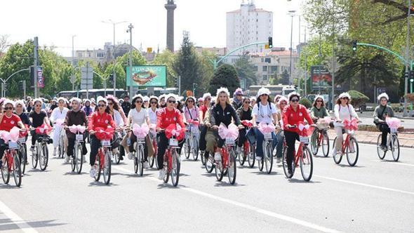 Anneler Günü'nde aileler Kayseri’de pedal çevirdi